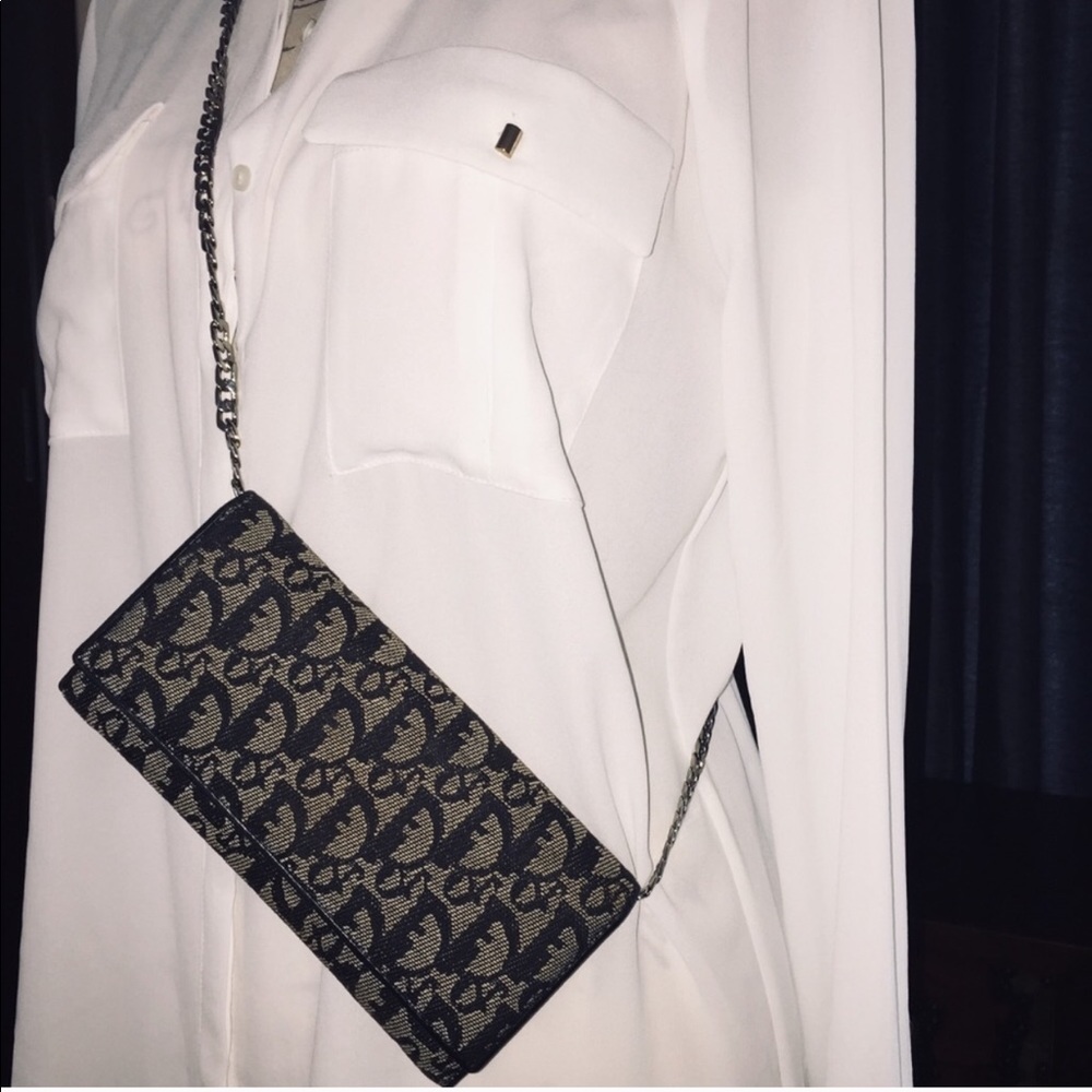 Dior Trotter Wallet placed On Chain price firm
